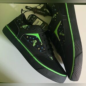 Airwalk Sneakers with aliens and stars